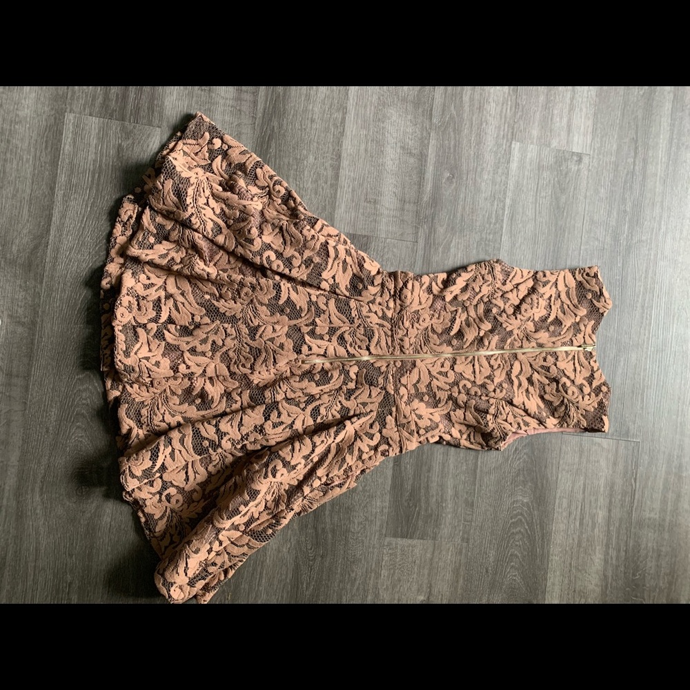 marciano floral lace dress size XS, has pockets!